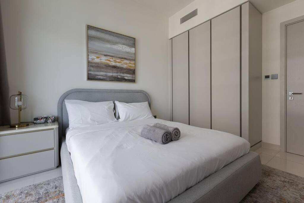 New 3bdr In Sunrise Bay With Own Apartment