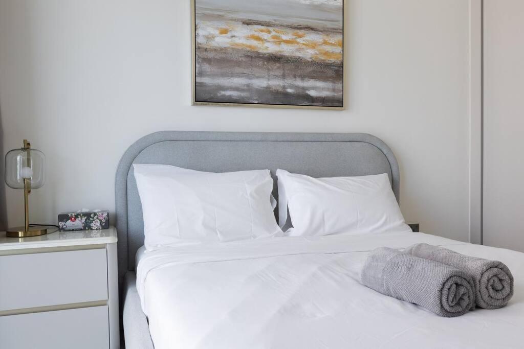 New 3bdr In Sunrise Bay With Own