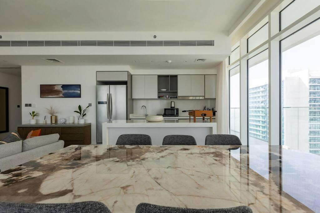 New 3bdr In Sunrise Bay With Own Apartment *
