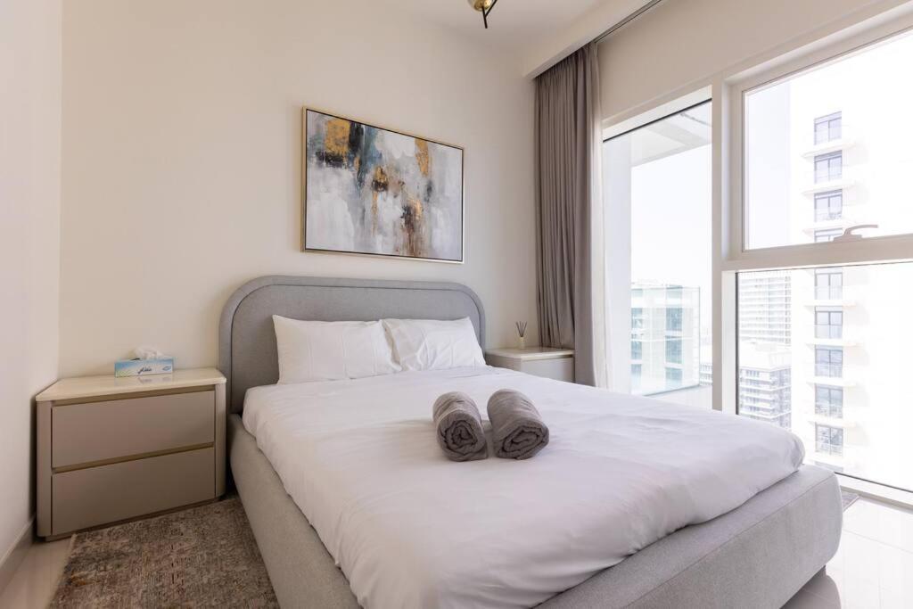 New 3bdr In Sunrise Bay With Own Apartment *