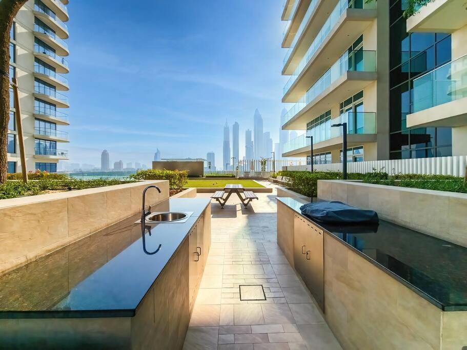 New 3bdr In Sunrise Bay With Own Apartment